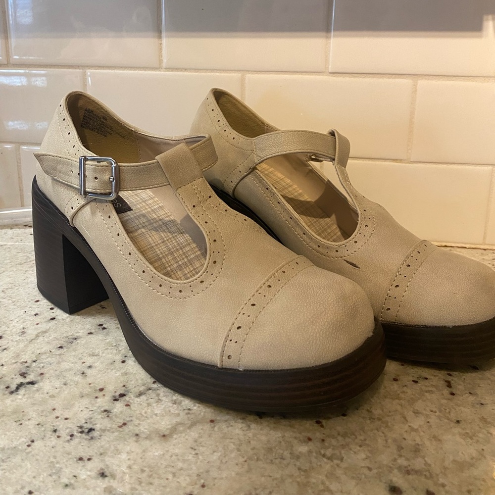 Maurices Scarlette Mary Jane Platform Heels Size 10